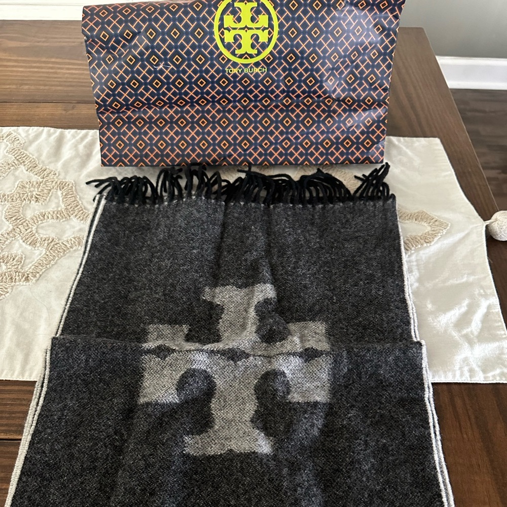 New Tory Burch Scarf